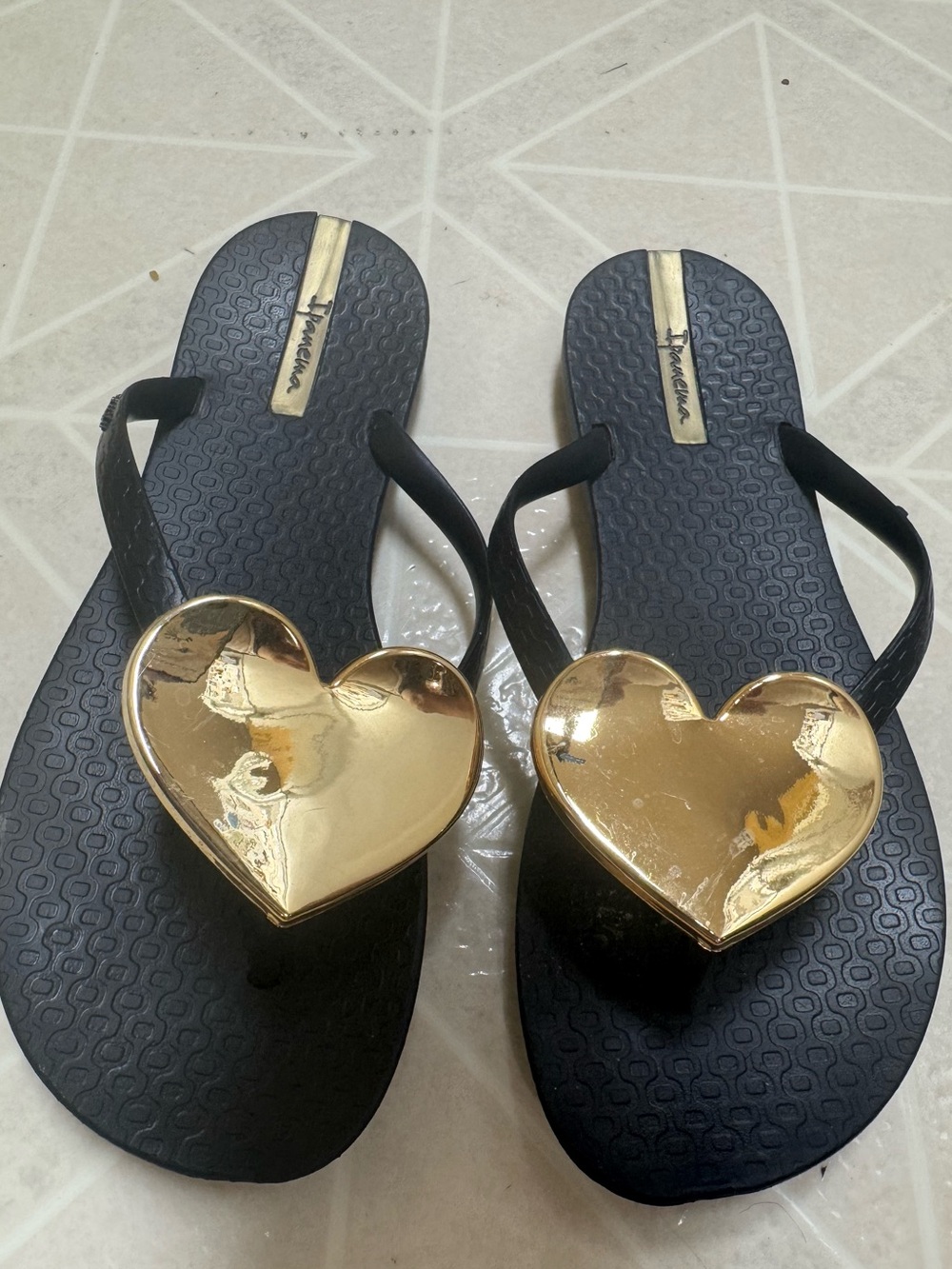 I❤️U Ipanema Women's Black Sandals with Gold Heart Accent -Pre-love/EUC - Size 6